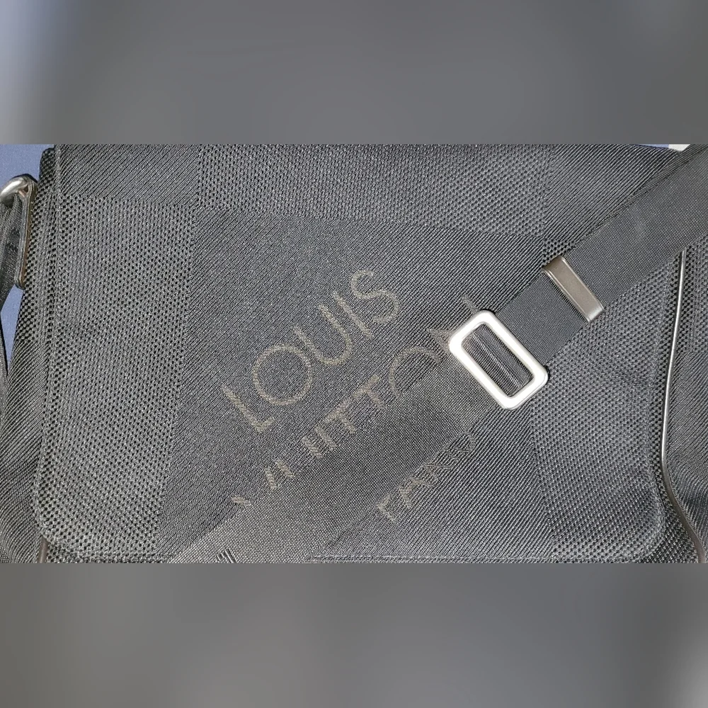 Louis Vuitton Messenger Bag Damier Black